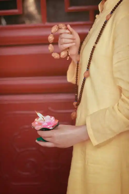 愿做佛前一朵莲