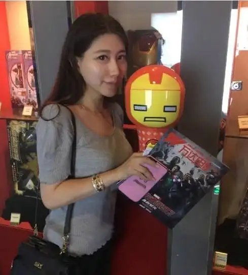 07年,正在中戏读书的陈晓与安徽老乡,歌手许嵩的表妹余征瑶相恋,期间