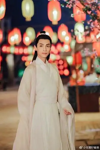 罗云熙 写真壁纸 影视明星 男头 发型 古装男神 古风仙侠 街拍 美男