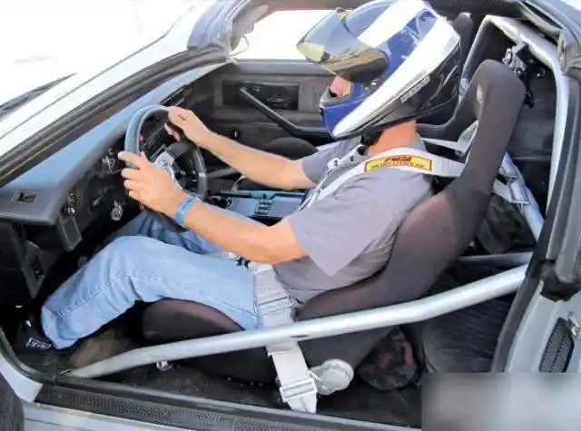 分享:开车时正确和舒适的握方向盘的姿势是什么?