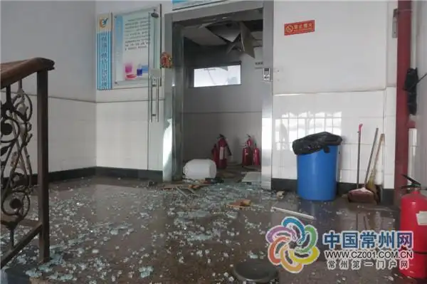 今天(12月4日)中午,常州工程职业技术学院合一楼实验室发生爆炸,斡行