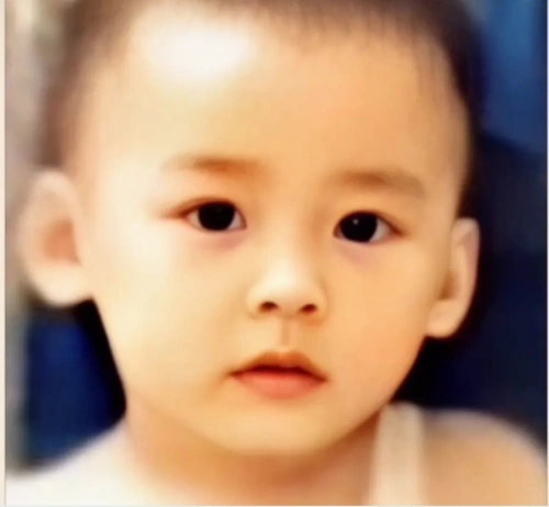 明星童年照:王一博奶膘太可爱,热巴从小美到大,沈腾从小就搞笑_小时候