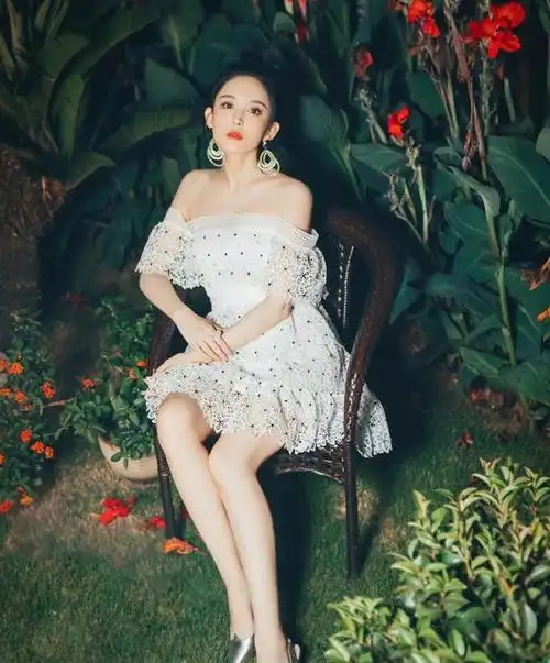 古力娜扎蕾丝抹胸仙女裙,仙气十足!