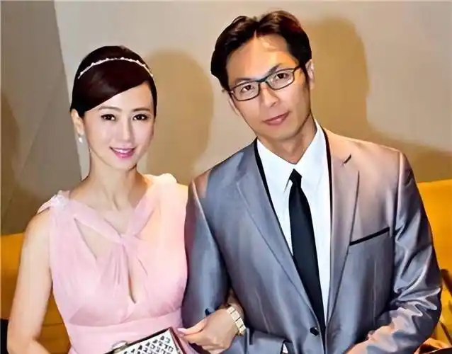 从清华教授女儿到时尚片女主,与万绮雯陷争宠风波,翁虹经历了啥