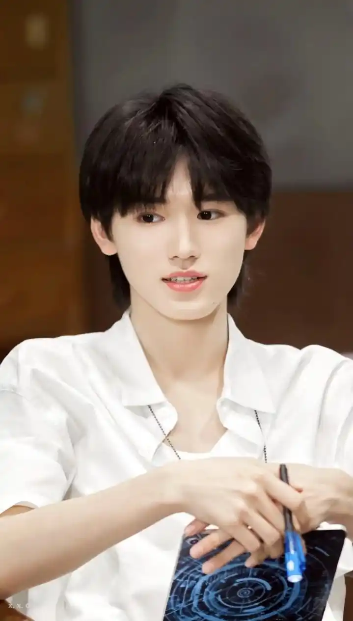 宋亚轩绝美图来啦