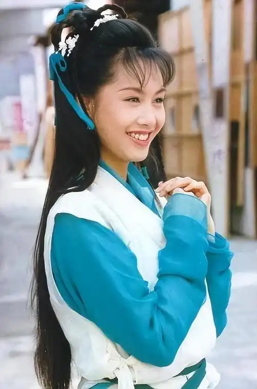 回顾52岁朱茵现状曝光住深山残屋开97年破车自由自在