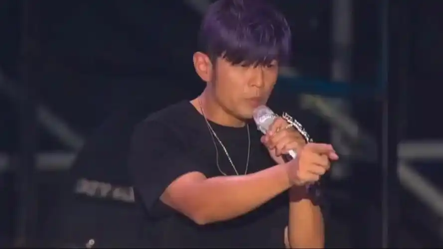 12岁小孩哥在周杰伦深圳演唱会点了一首 搁浅,直接唱哭了