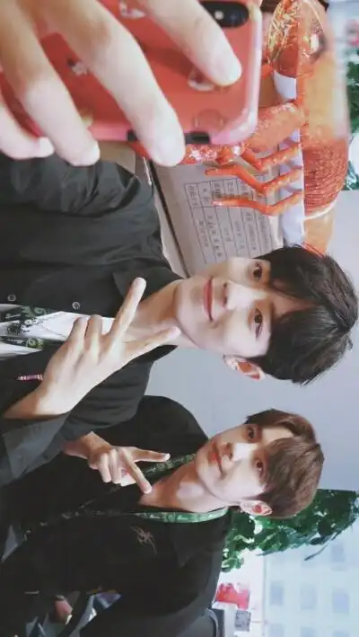 肖战王一博吃东西