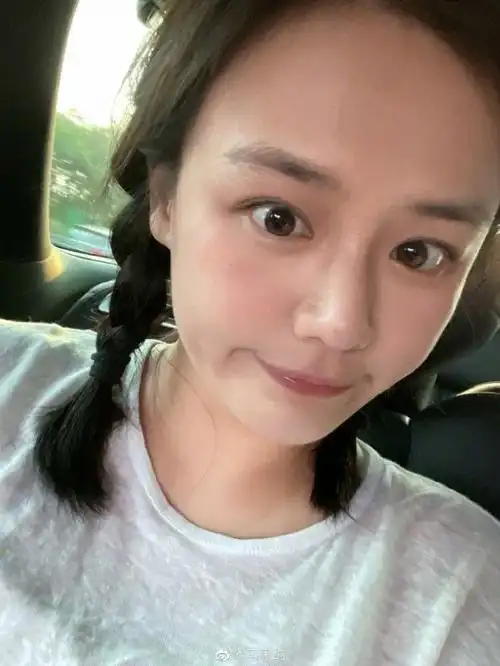 马思纯晒麻花辫清爽自拍 面色红润状态好_新浪财经_新浪网