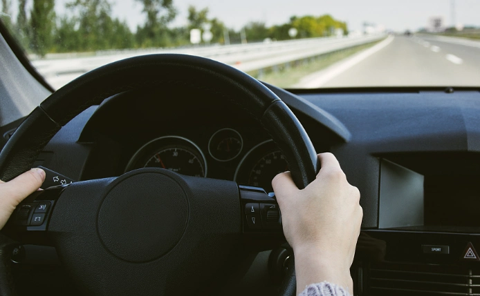 从握方向盘的动作,真的可以看出一个人的性格吗?
