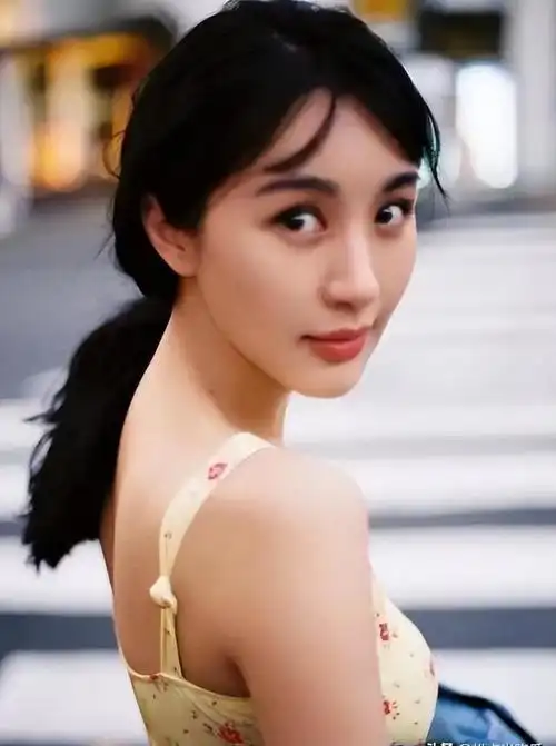 女星扎堆惊现"变脸"?金晨认不出,杨紫张不开嘴……谁成意难平