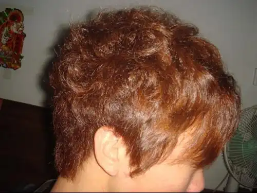 我现在是亚麻色的头发再染什么色的能让颜色不那么重