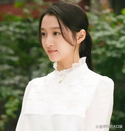 这次,作为第三篇章的男主,他搭档上了95花关晓彤.