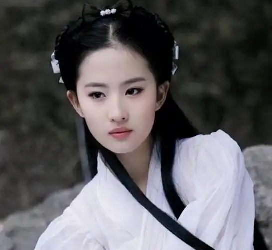 这辈子最正确的决定就是抛弃美国丈夫,带刘亦菲回国寻梦