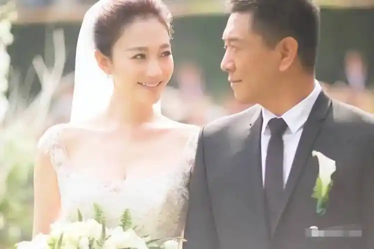 李小冉被赞人间清醒,情路坎坷的她终于翻身了?_生活_经历_家庭