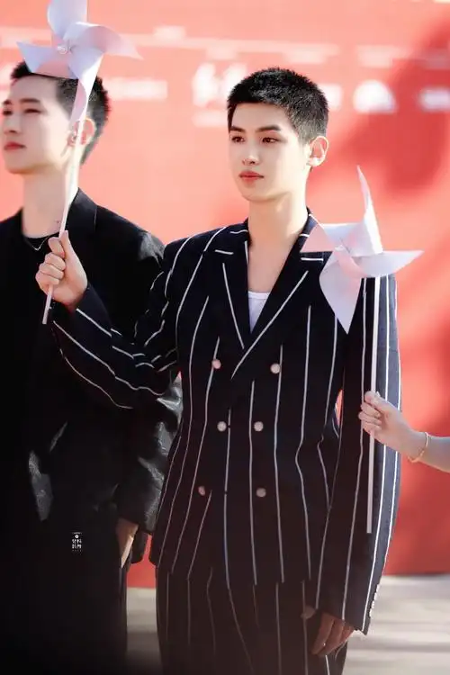 黄明昊超话    寸头男神    -240418 北京国际电影节  #北京国际电影