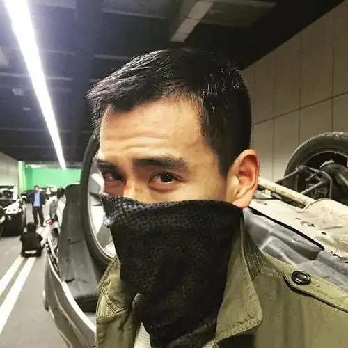 求彭于晏这张照片原图 高清!