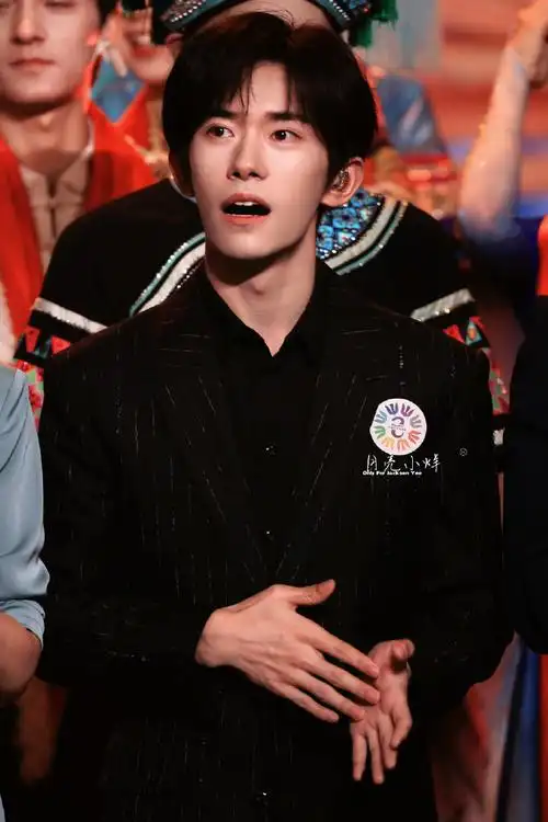 易烊千玺 米兰时装周##易烊千玺献唱不辞星海##易烊千玺电影小小的我