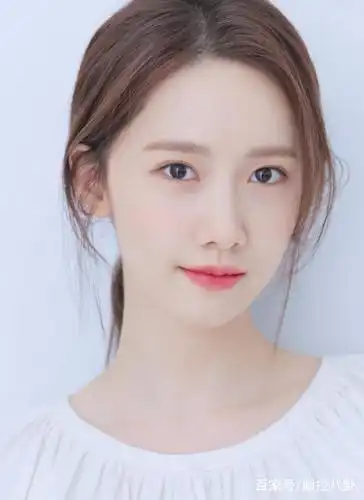 清纯美貌林允儿,允儿欧尼真的好看的给人一种很干净的感觉,脸型和五官