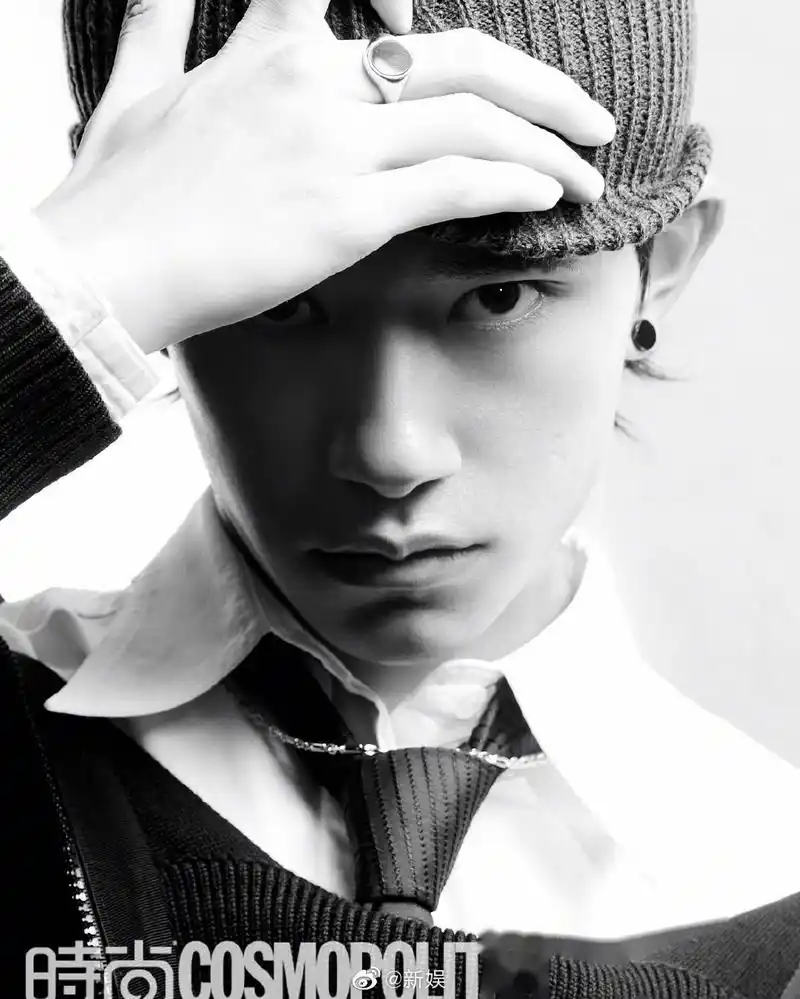 易烊千玺 《时尚cosmo》内页大片来了!