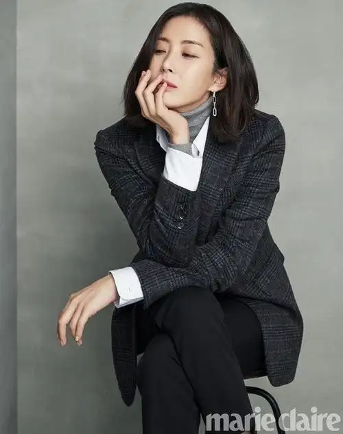 韩国女艺人宋允儿最新时装写真曝光