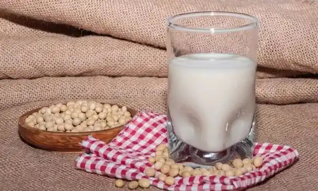 女人早餐喝牛奶好还是喝豆浆好?现在知道还不晚