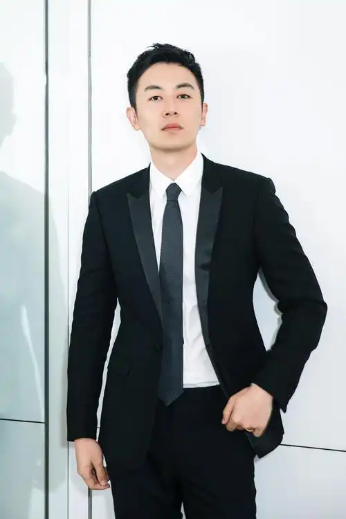 2k手机朱亚文19超高清壁纸