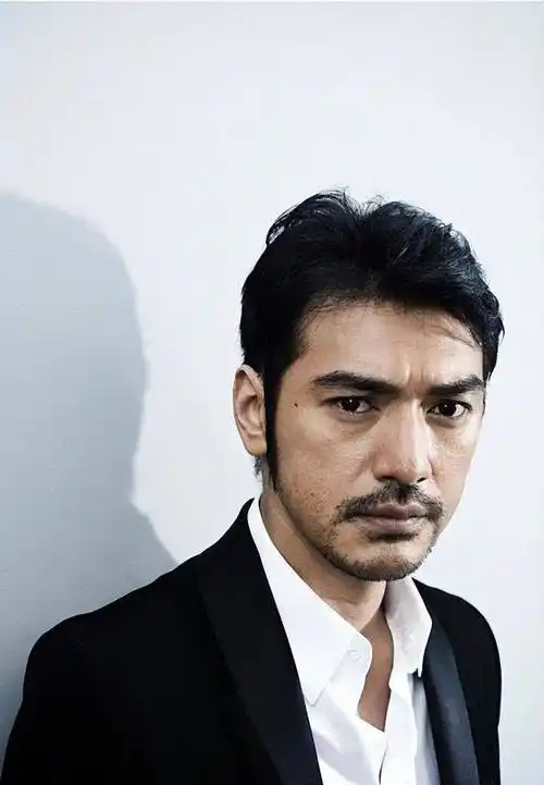 51岁金城武近况曝光:隐居7年,在乡下种田