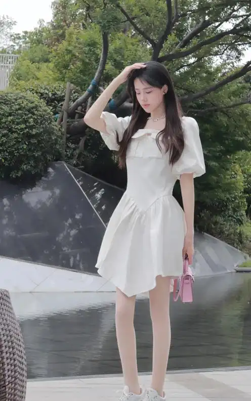 这才是真"斩男"穿搭:小白裙 小白鞋,清新减龄又好看,绝了!
