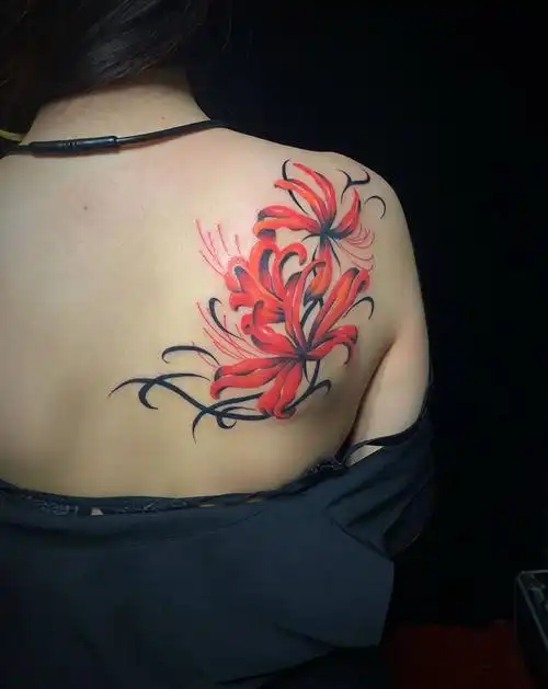 彼岸花纹身图片_肩部纹身图案