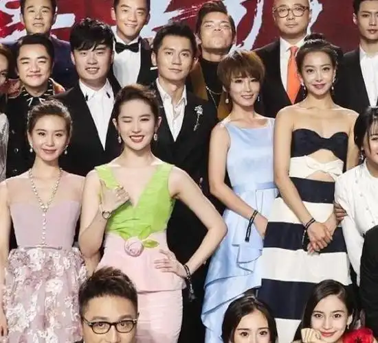 合照高手刘亦菲竟被她碾压,神仙姐姐:丑丑更健康_态度_景甜_流量