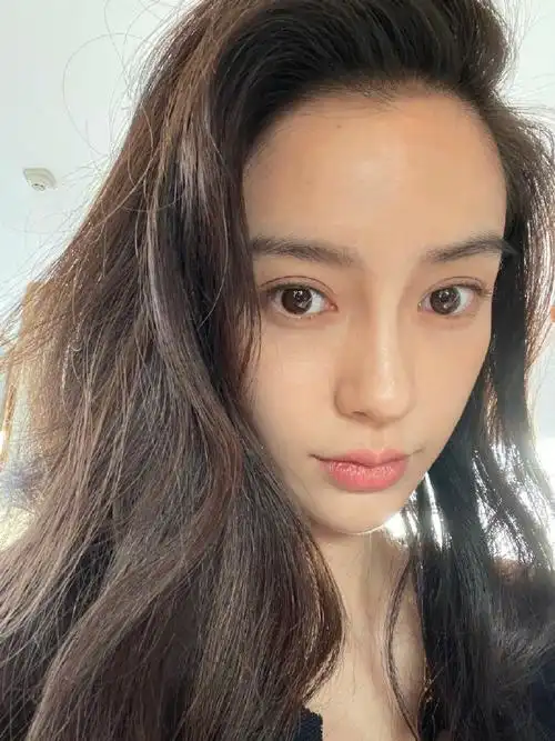 angelababy超话#杨颖#自拍一下,不玻璃心,求评价