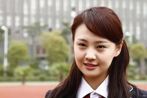 往事郑爽出道初期旧照曝光笑容甜美显青涩