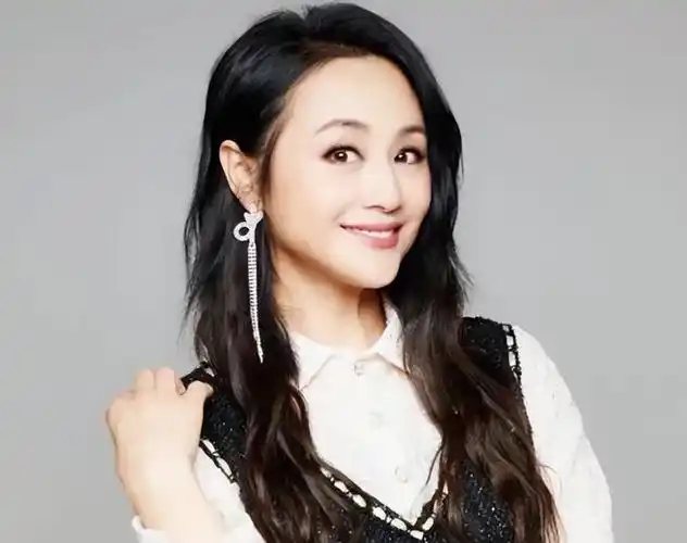 事实证明巅峰时消失的曹颖早已经走上了一条不归路