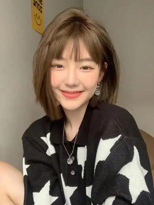 新剪了短发|奶茶色发色太嫩了吧… 拆了头发一冲动又把头发剪的更短了