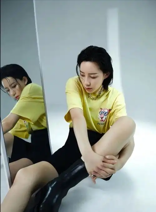 李斯丹妮墨镜杀77大白长腿终于等到了