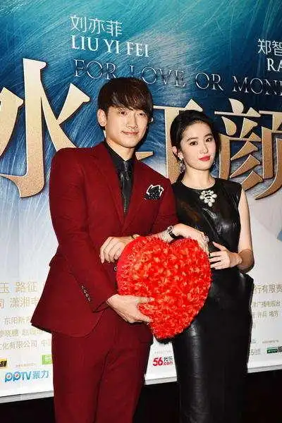 rain刘亦菲甜蜜相拥五连拍吻戏难以忘怀