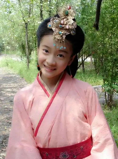 张雪迎为武汉捐过钱吗(看看娱乐圈长大的童星吴磊)(3)