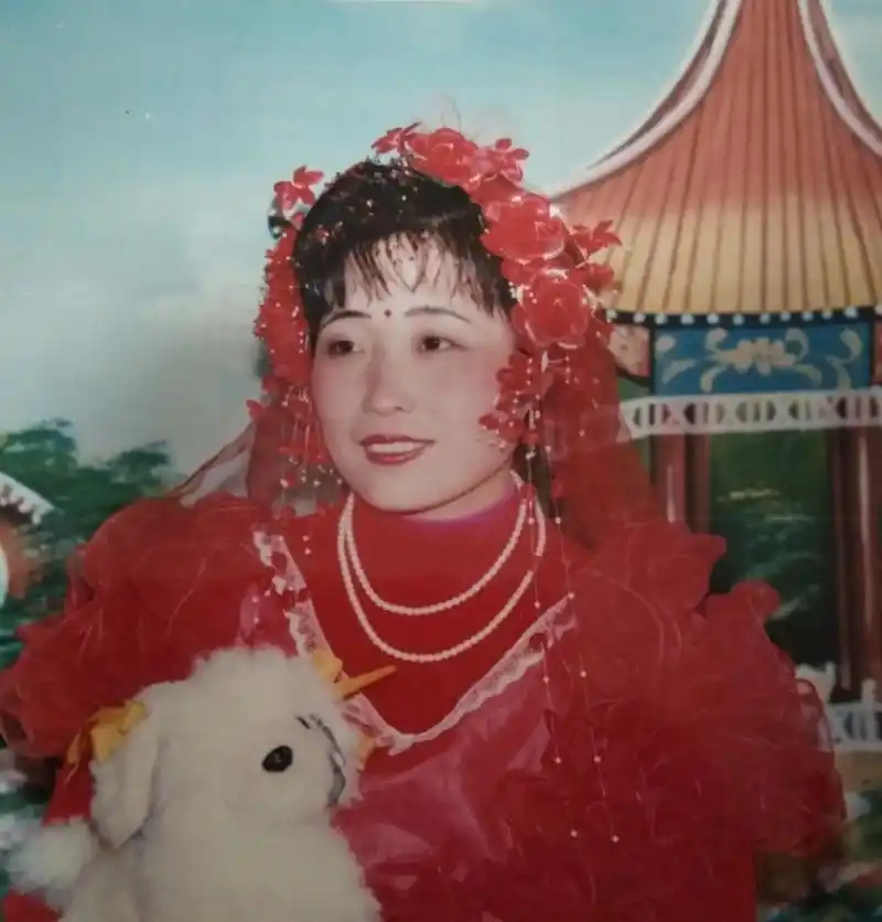 70后90年代的婚礼,还有哪位姐妹戴过这样的头饰,穿过这样的 - 抖音