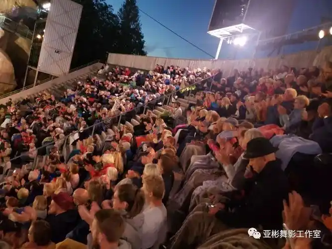 露天舞台观众席