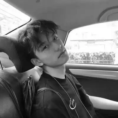 男头黑白真人头像高冷帅气图片