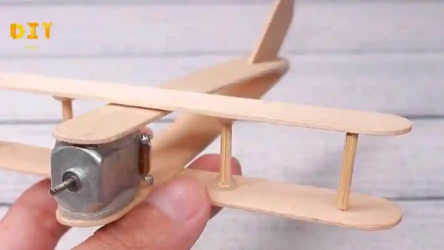 飞机模型教学,如何用木板制作一架电动小飞机(教程图解)
