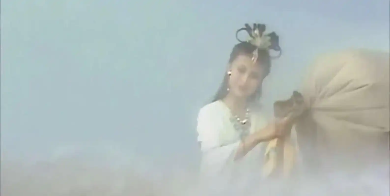 在八六版西游记中,风婆婆虽然戏份不多,但怎么看也算个美女,也算