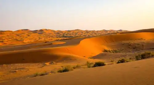 腾格里沙漠月亮湖