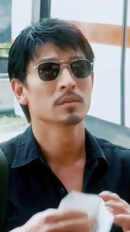 刘德华第一百部电话阿虎,想看又不敢看