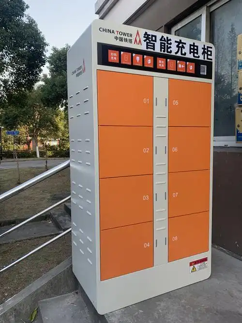 露天广场上的共享充电桩,可移动充电柜了解一下