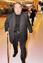 2007年10月4日,竹联帮精神领袖陈启礼病逝后,由黄少岑担任治丧委员会