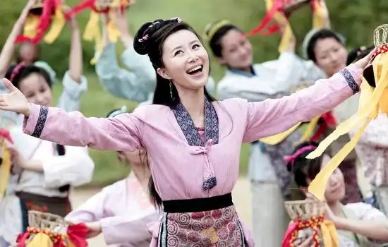 舒畅,柳小海,谢宁,马文忠联袂主演的大型歌舞电视剧《刘三姐》正在