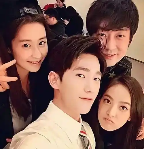 杨洋和宋茜一同被狗仔拍到在酒店出没,随后他们还去了对方家里.