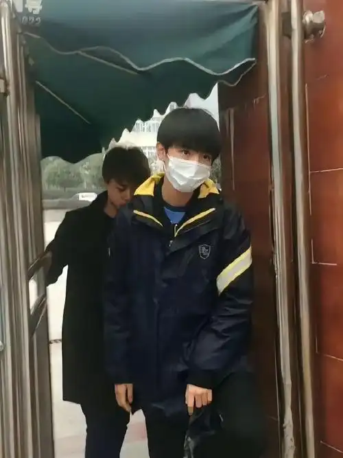 杀青发长文告别野孩子#一些重庆八中时期的小凯97@tfboys-王俊凯